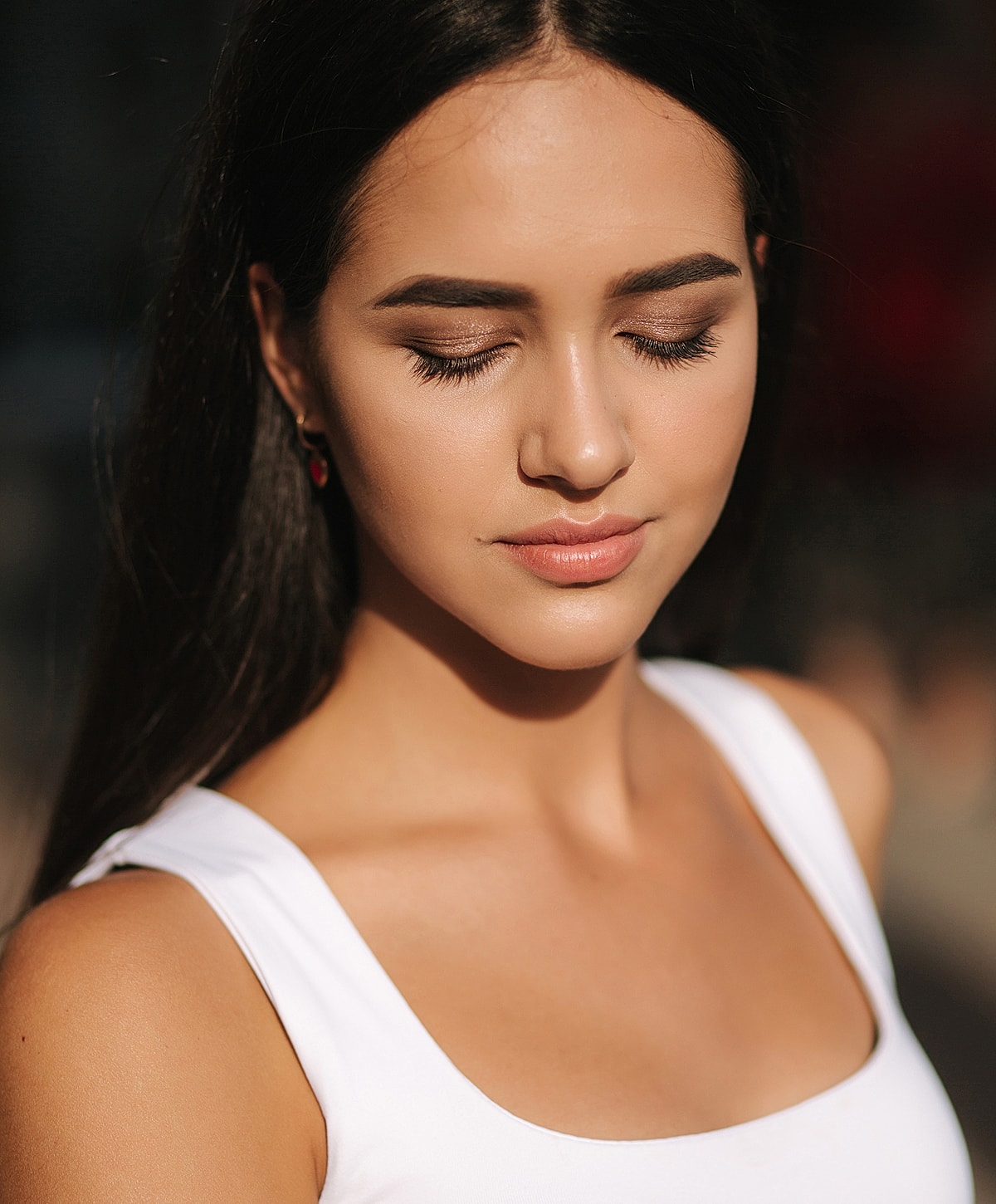 Young woman with closed eyes and natural beauty.